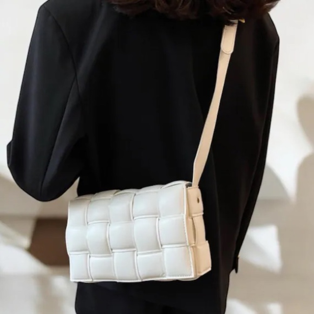 Woven Crossbody Handbag - Picture 7 of 8
